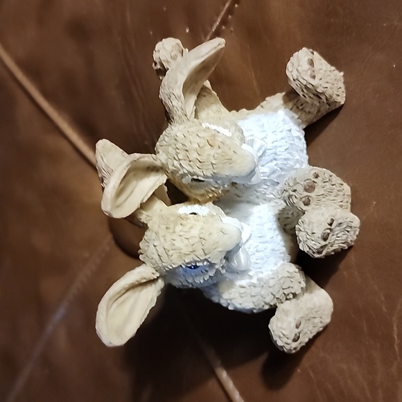 EASTER BUNNY 🐰  FIGURINE - Picture 1 of 4